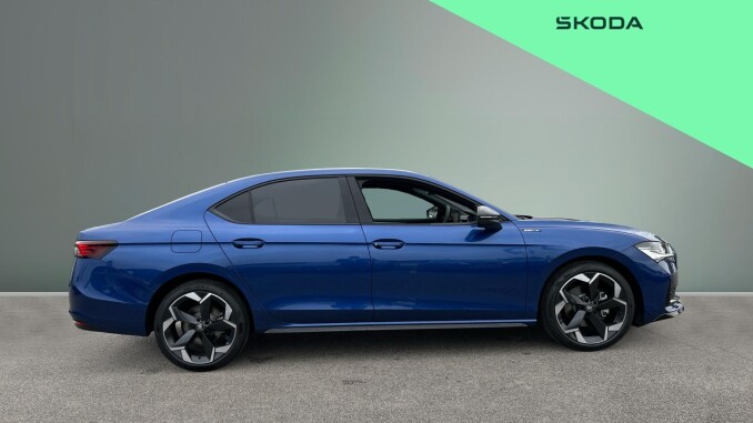 Skoda Superb 1.5 TSI e-TEC Sportline 5dr DSG Petrol Hatchback - Image 4